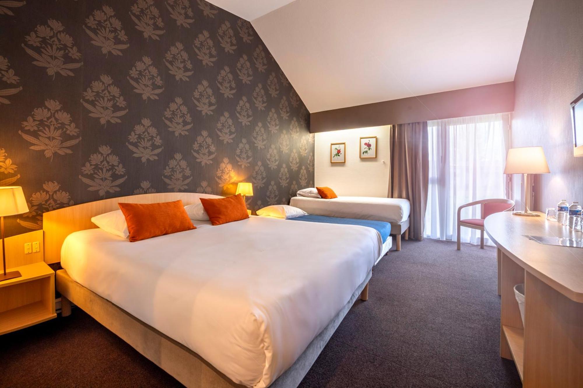 Le Relais Fleuri, Hotel Et Restaurant Logis - Avallon Sauvigny-le-Bois Luaran gambar