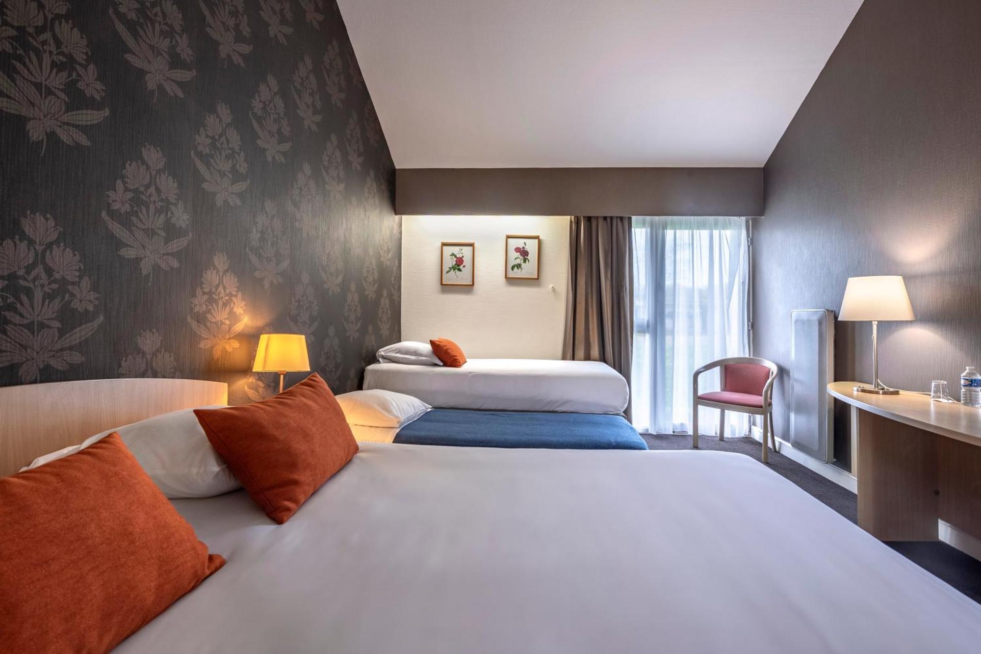 Le Relais Fleuri, Hotel Et Restaurant Logis - Avallon Sauvigny-le-Bois Luaran gambar